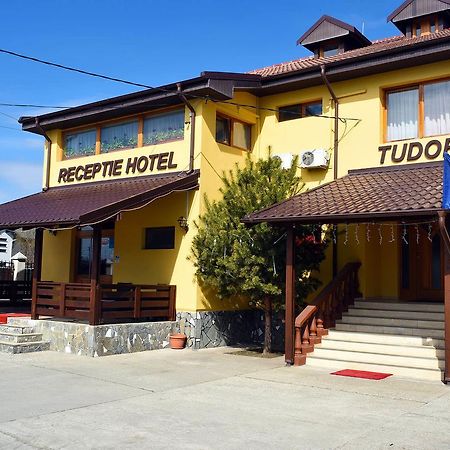 Hotel Tudor Ploiesti Ngoại thất bức ảnh