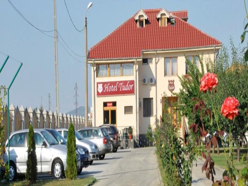 Hotel Tudor Ploiesti Ngoại thất bức ảnh